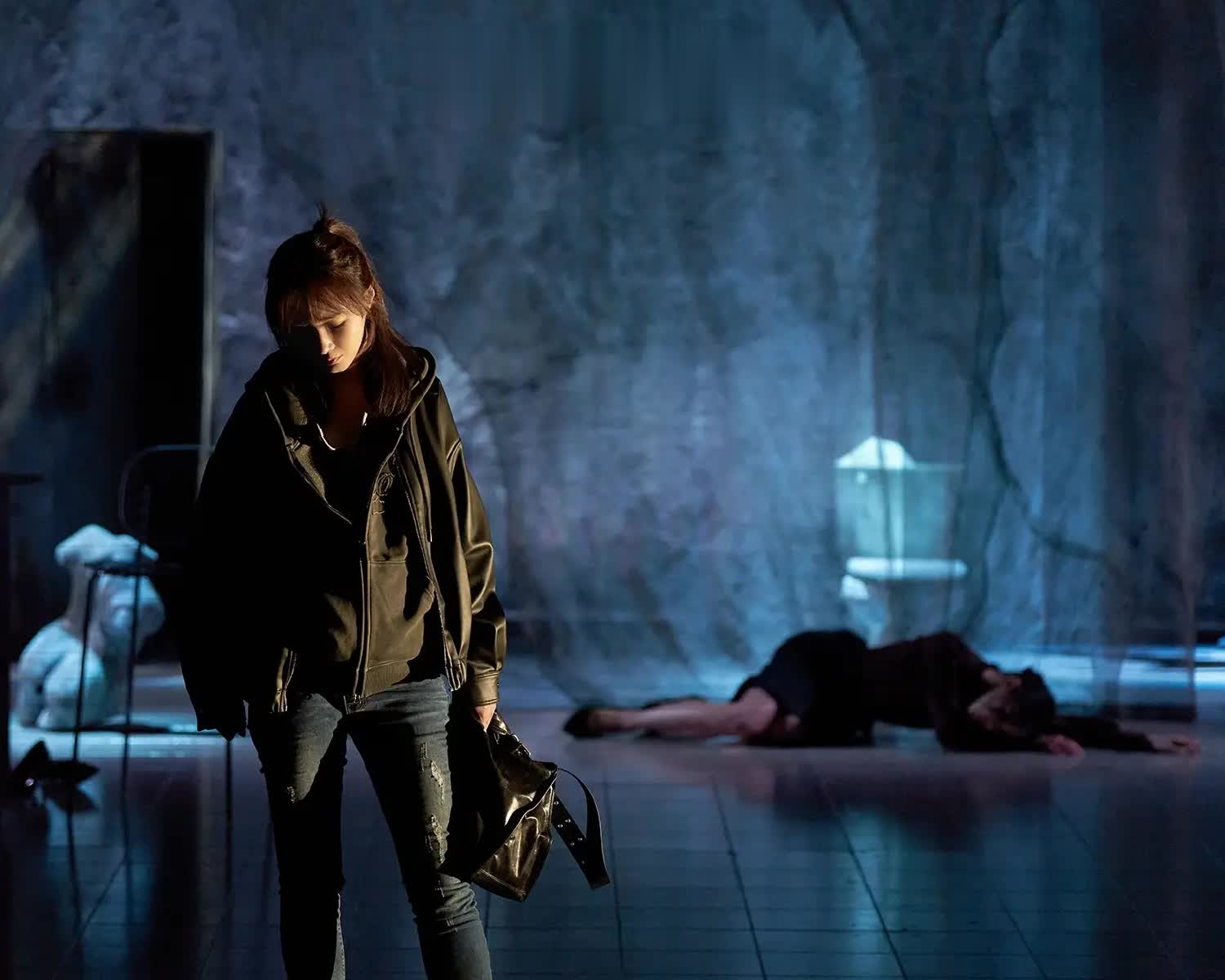 权俞利《THE WASP》 剧照03.jpg