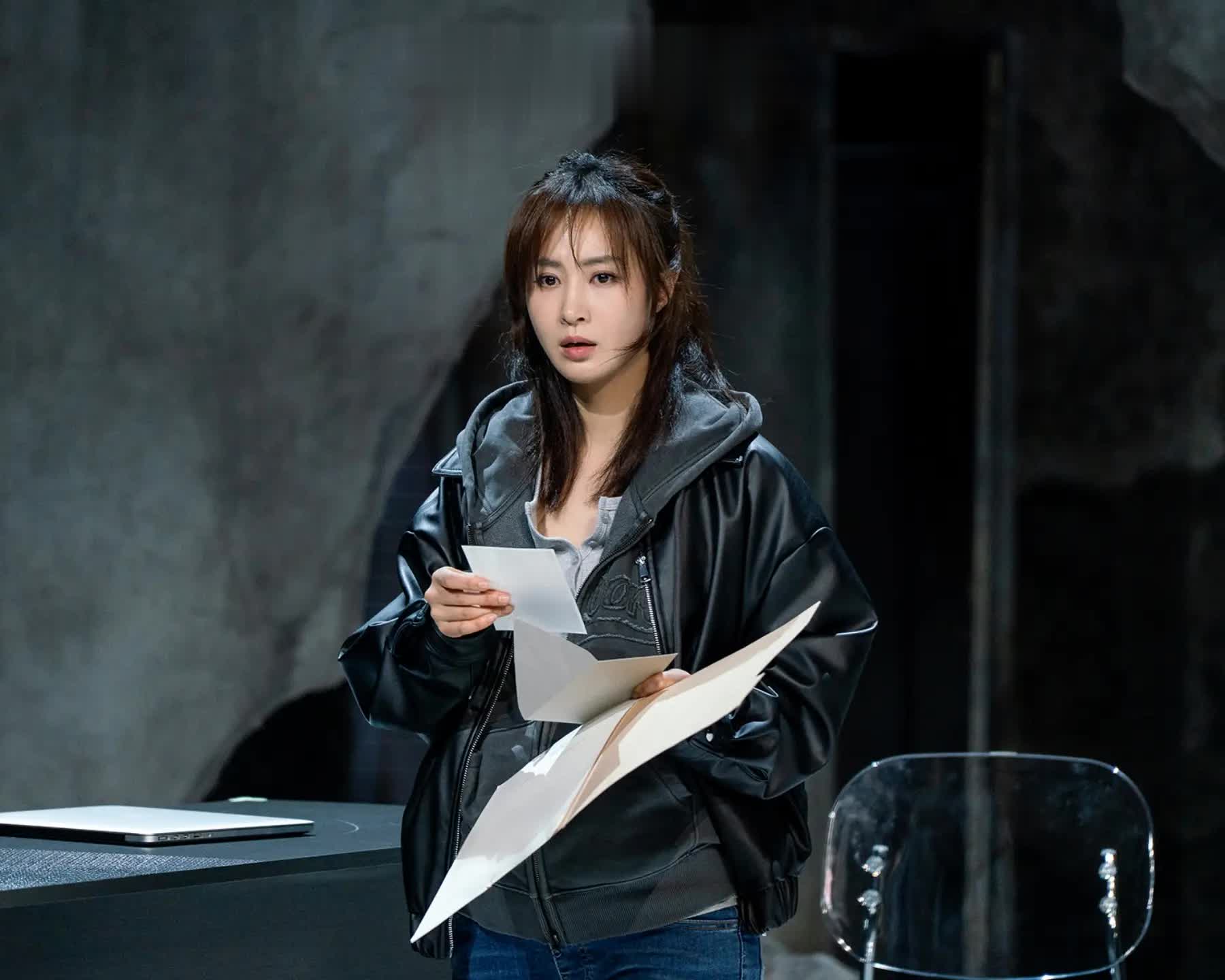 权俞利《THE WASP》 剧照01.jpg